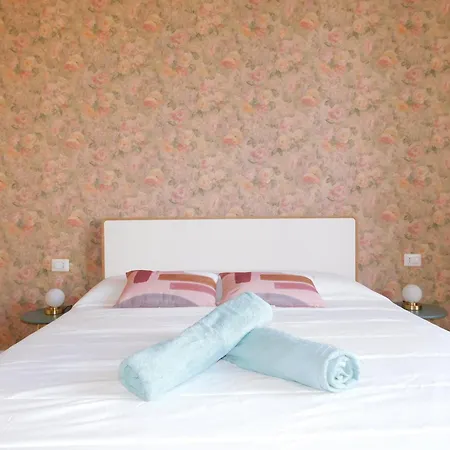 Hibiscus - Etnea Guest house Catania