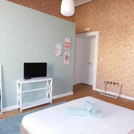 Hibiscus - Etnea Guest house